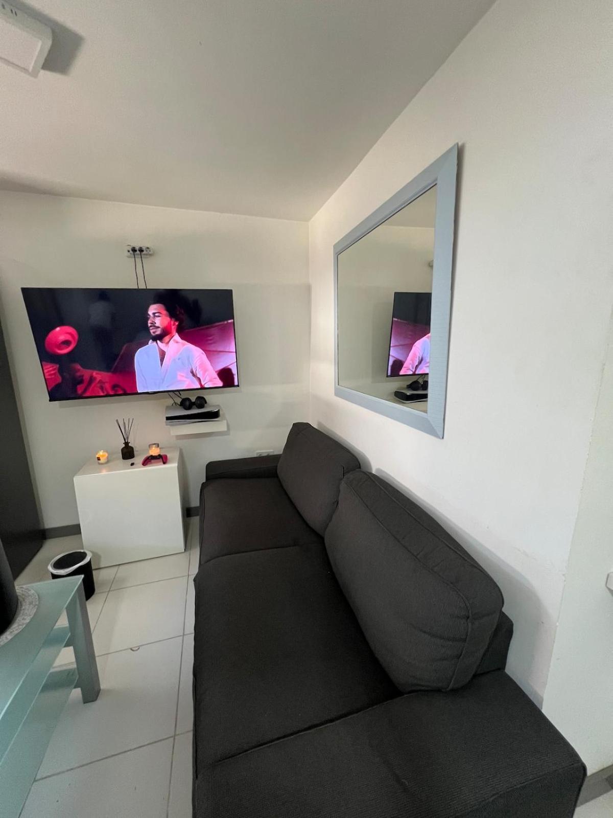 Live In Harmony With The Mountains And The Sea Málaga