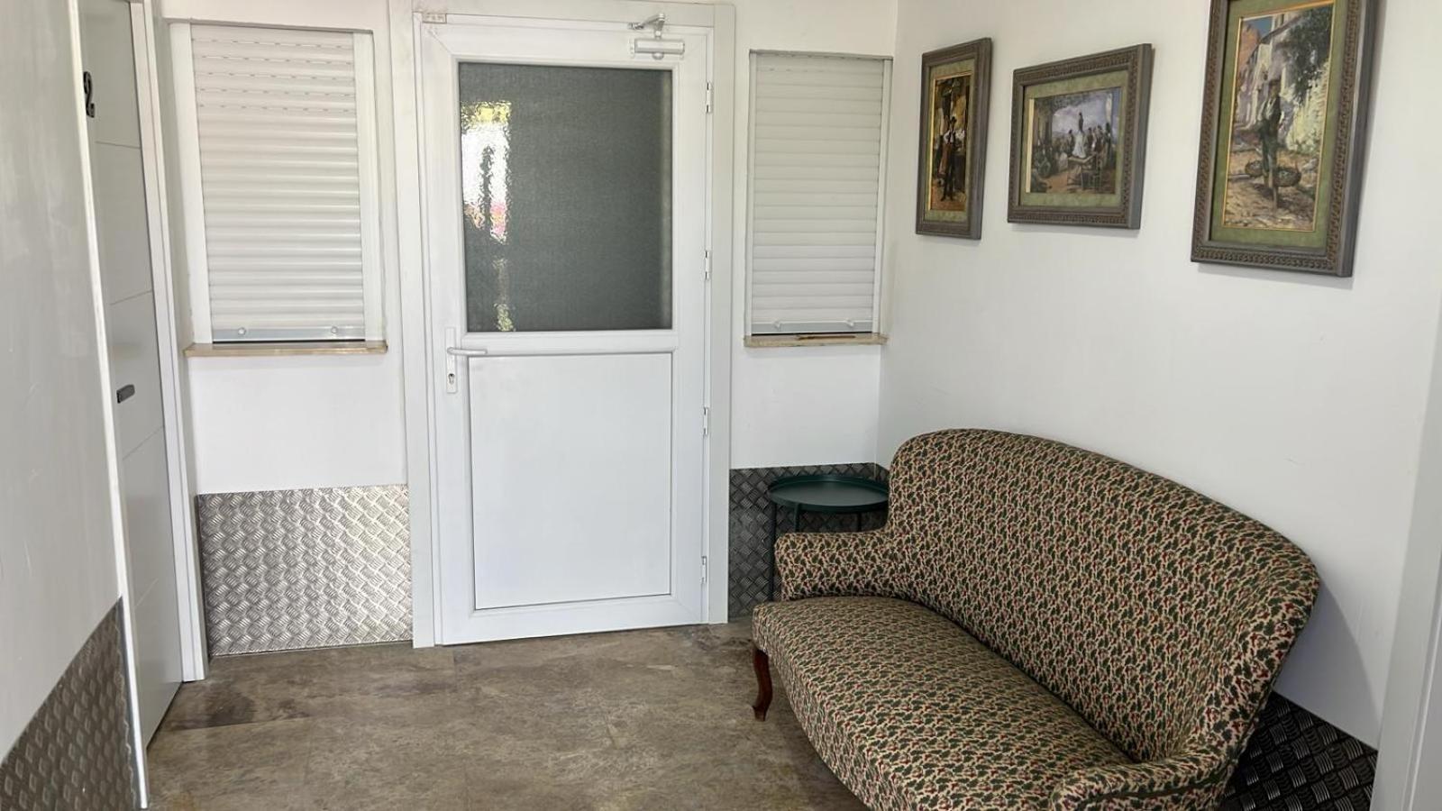 Guest house Nv Airport