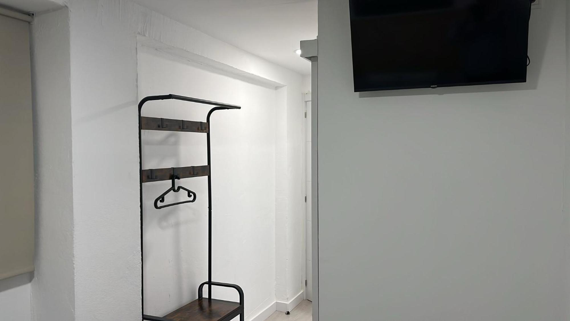 Nv Airport Guest house