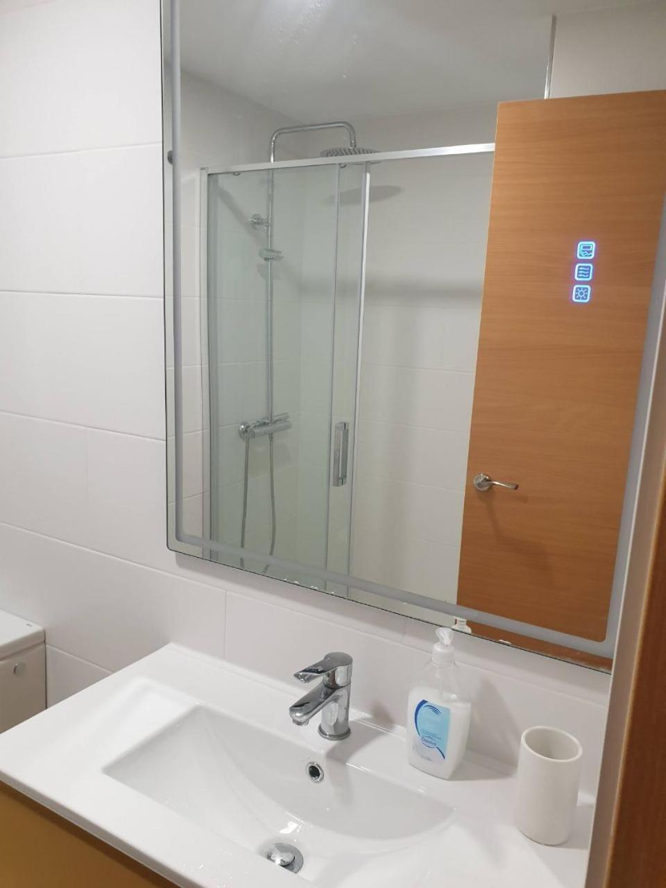 Modernes In Centro Mit Terrasse, Kingsize-bett , Ac Und Schnellem Wlan Apartamento Málaga