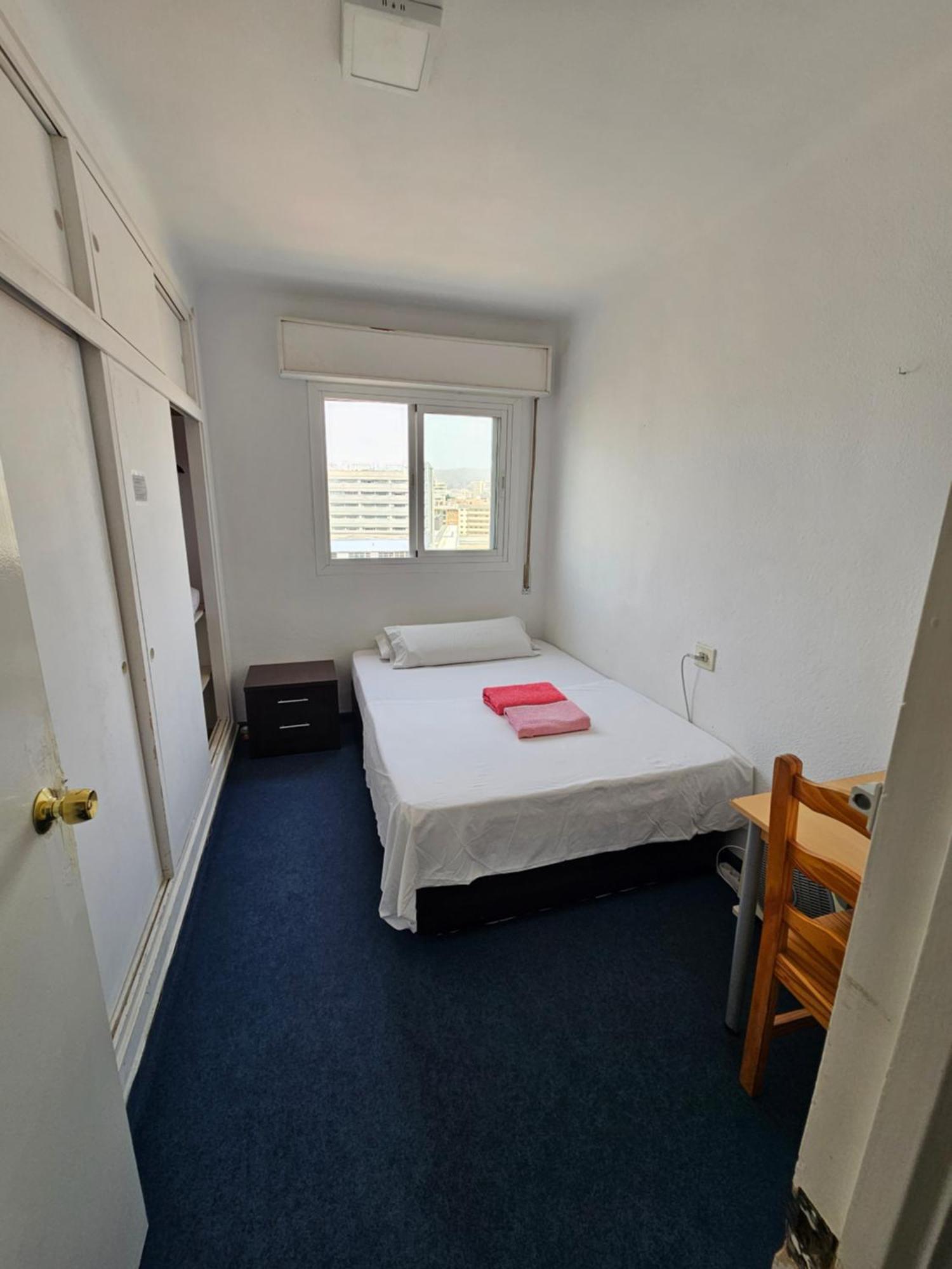 Habitación en casa particular Privada Comoda Centro Vialia Estacion De Tren Maria Zambrano Y Tambien Cerca A La Playa *