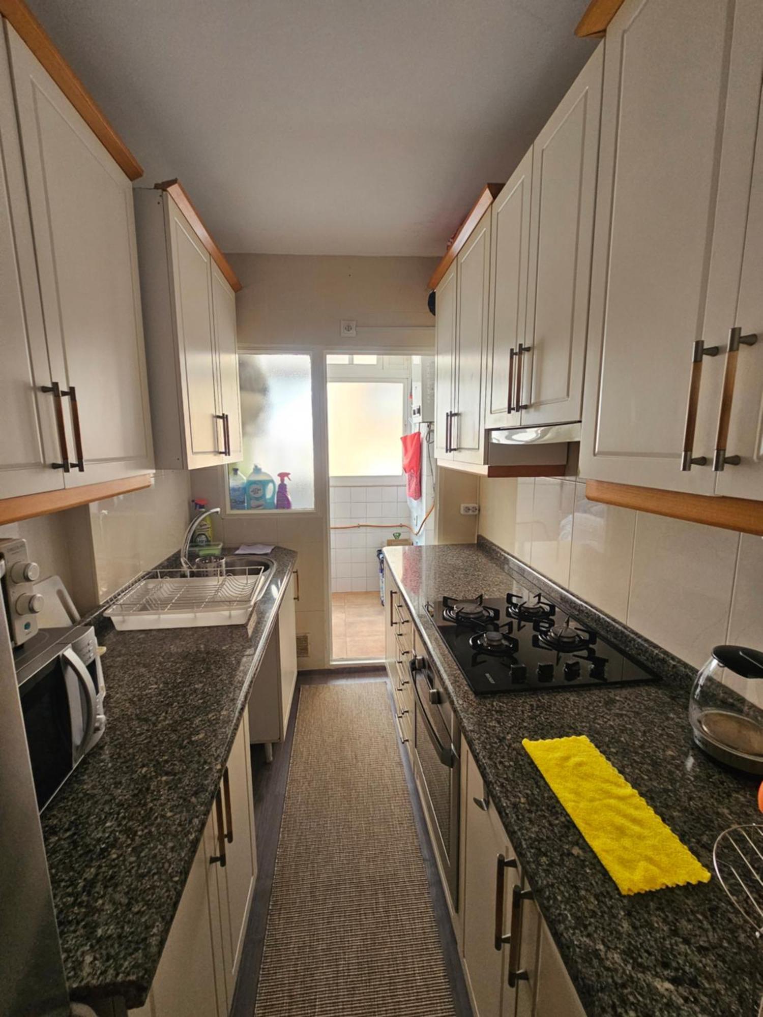 Habitación en casa particular Privada Centro Cerca Tren Maria Zambrano Y Playa Muy Buena Conexion Wifi *