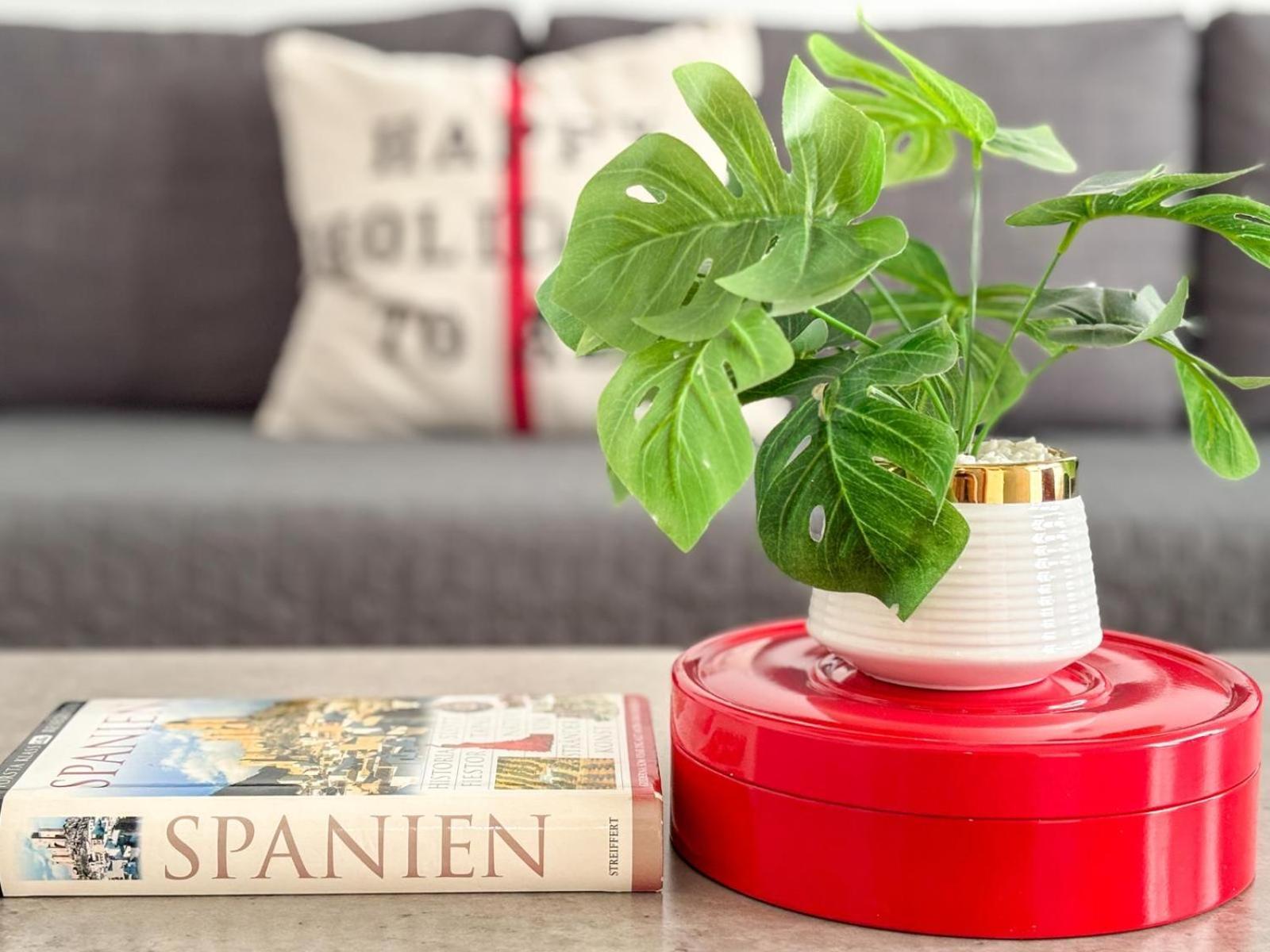 Apartment Plz De La Merced Solera *