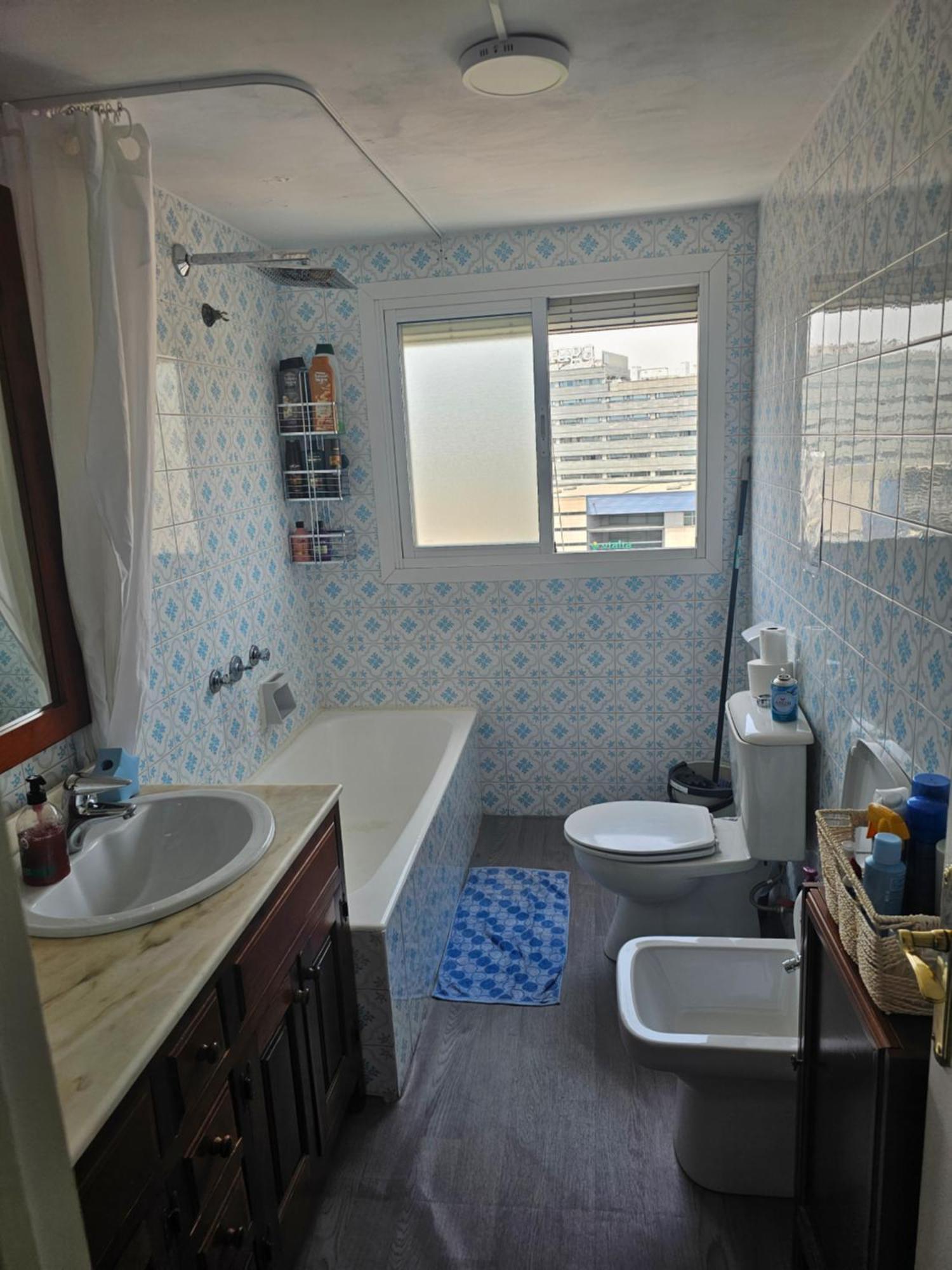Habitación en casa particular Privada Centro Cerca Tren Maria Zambrano Y Playa Muy Buena Conexion Wifi