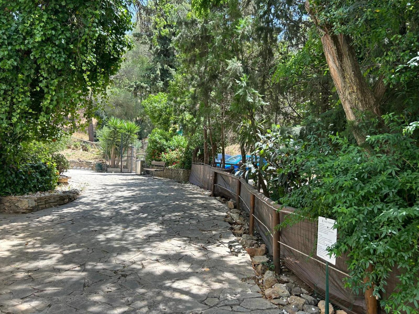 Humaina Hotel