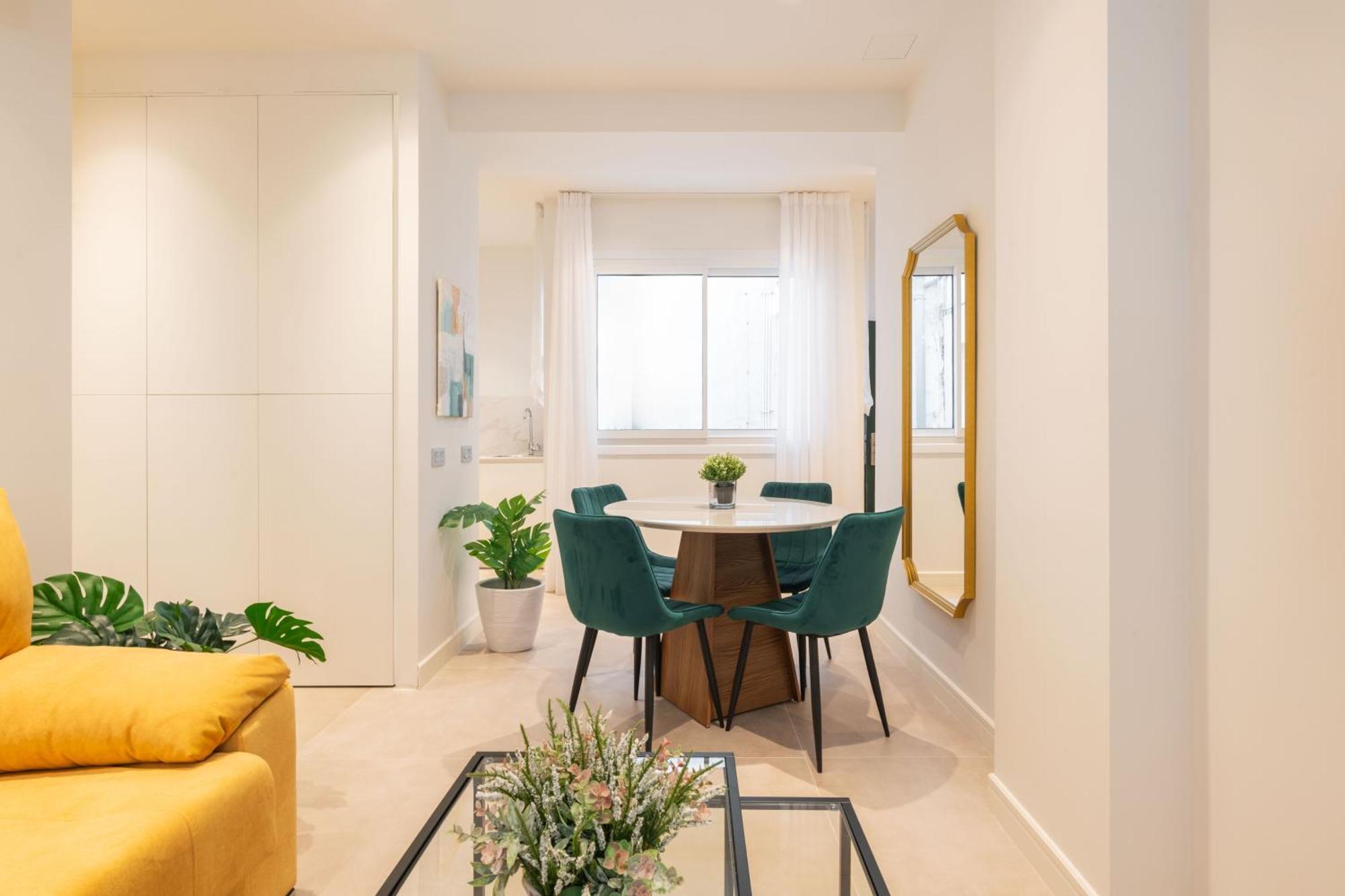 Reding & Center Apartment *