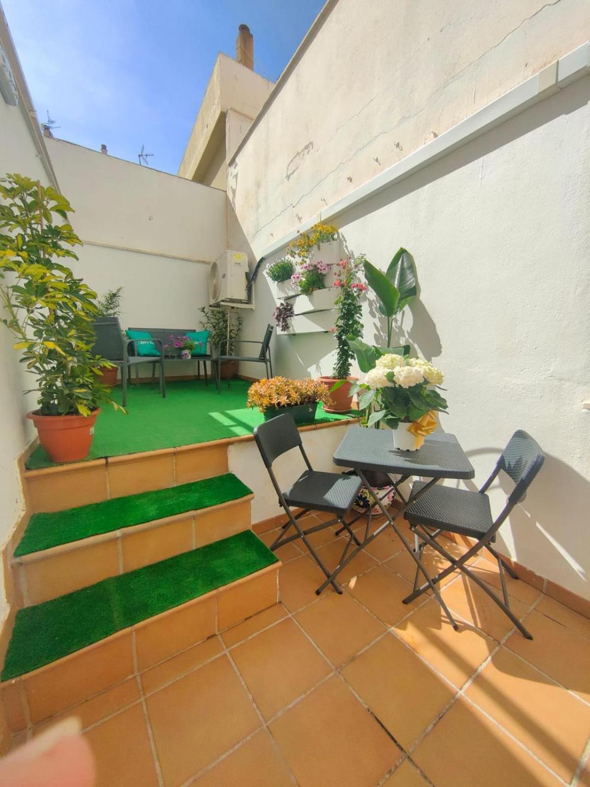 A 5 Min Estacion De Tren- Patio-parking Y Playa Apartamento