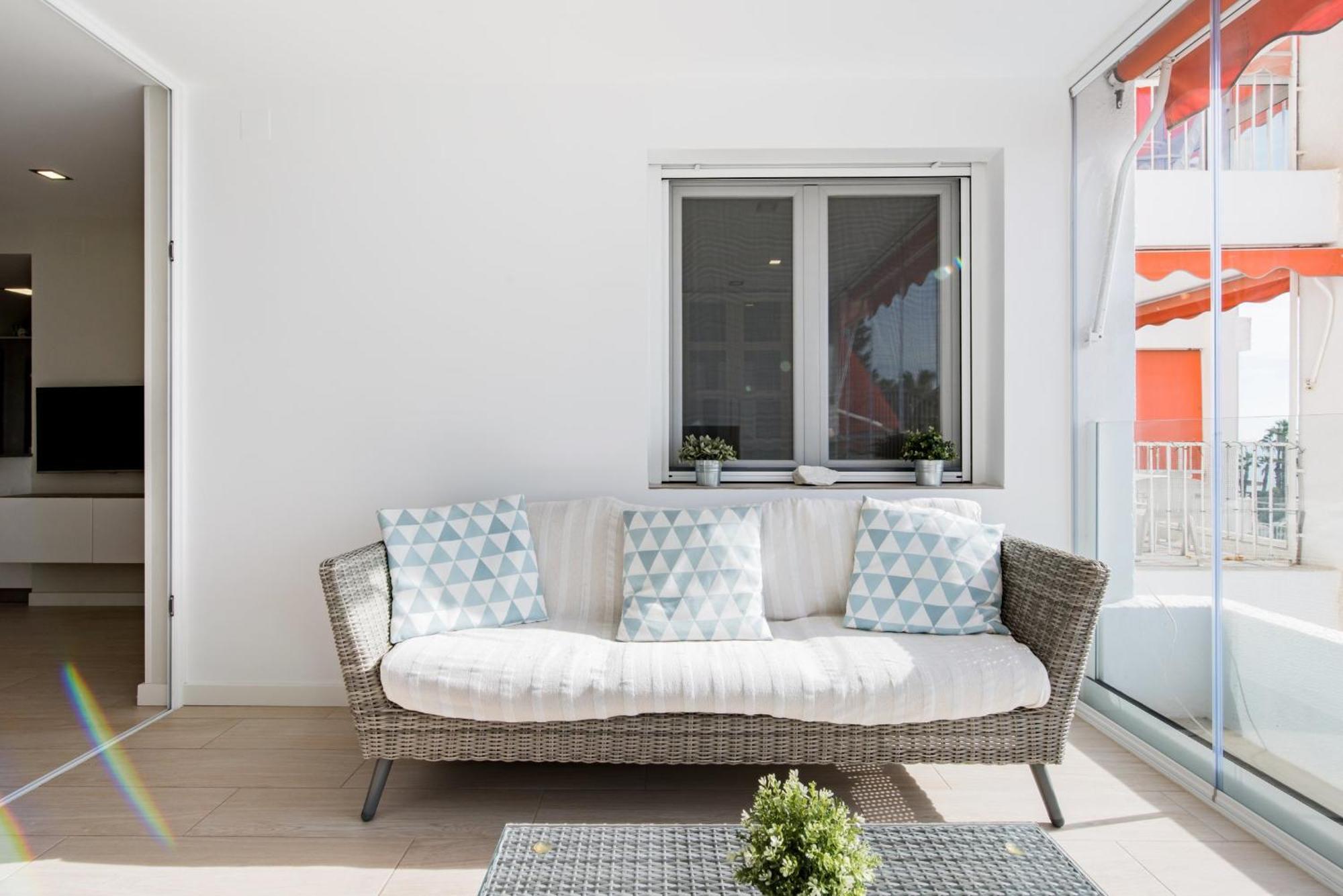 Sorolla 105, Luxury, Beach, Free Parking, Services, Quite Neighborhood, So Apartment *