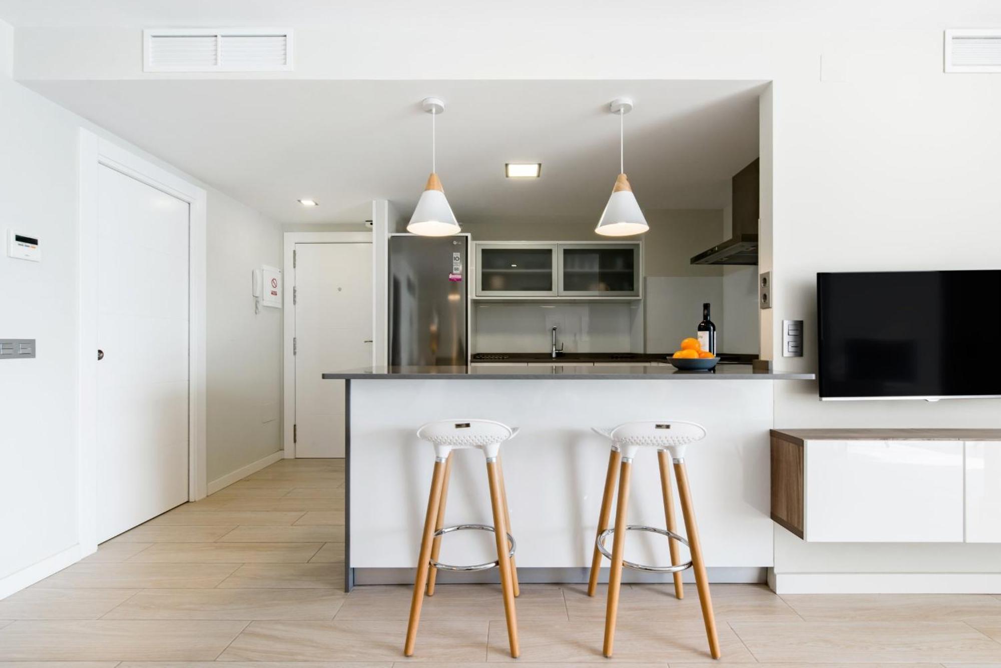 Sorolla 105, Luxury, Beach, Free Parking, Services, Quite Neighborhood, So Malaga