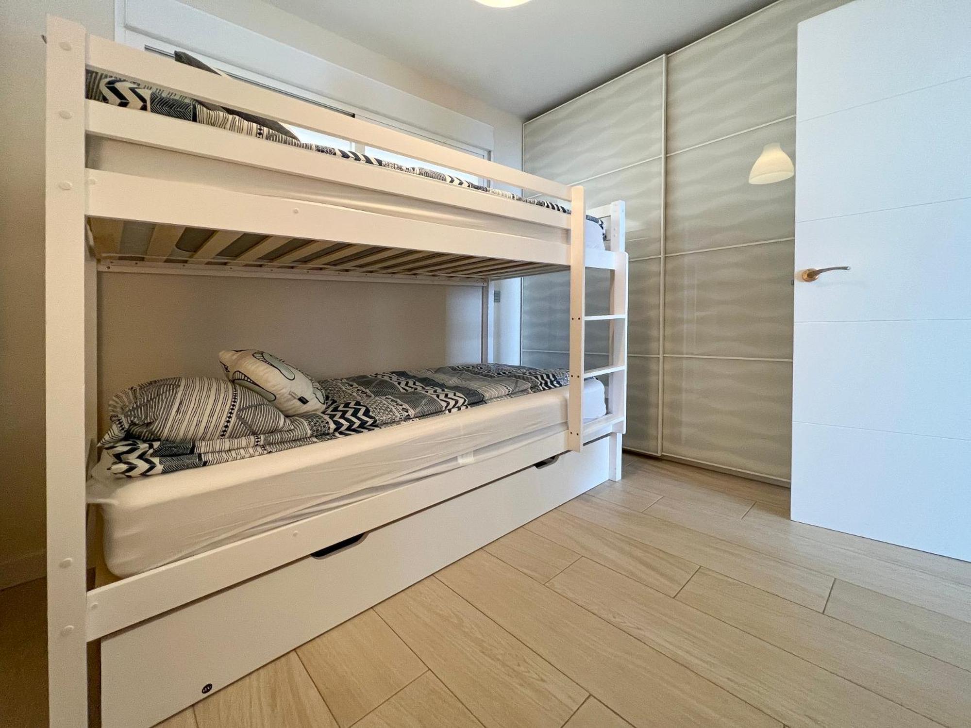 Apartamento Sorolla 105, Luxury, Beach, Free Parking, Services, Quite Neighborhood, So