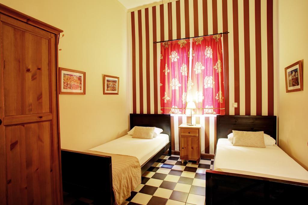Malaga Lodge Guesthouse Guest house Malaga