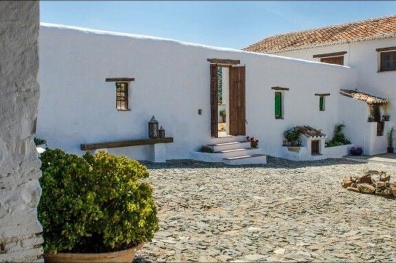 Hotel House In 101912 3*
