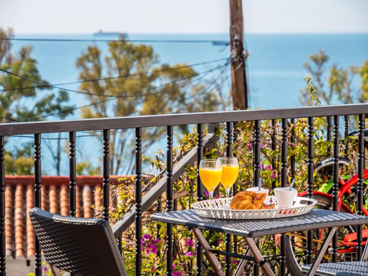 Blue Sea - With Terrace Apartment