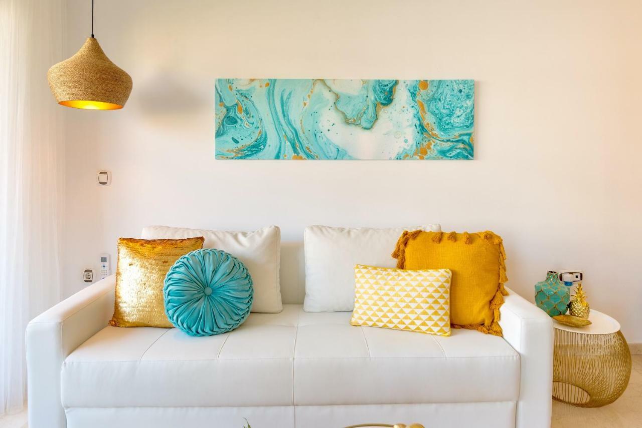 Apartamento El Sol De Poniente: A 1 Minuto De La Playa, Piscina, Parking *