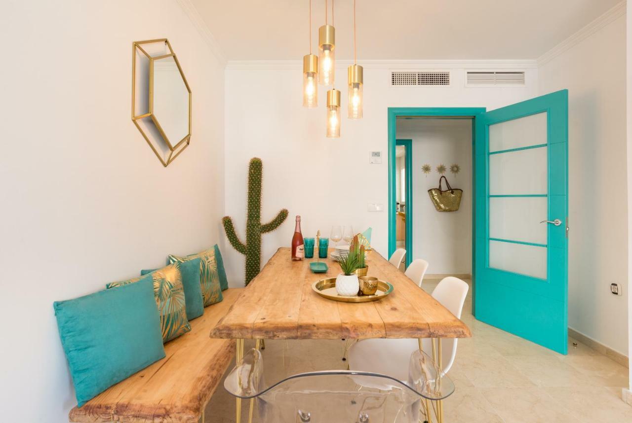 Apartamento El Sol De Poniente: A 1 Minuto De La Playa, Piscina, Parking
