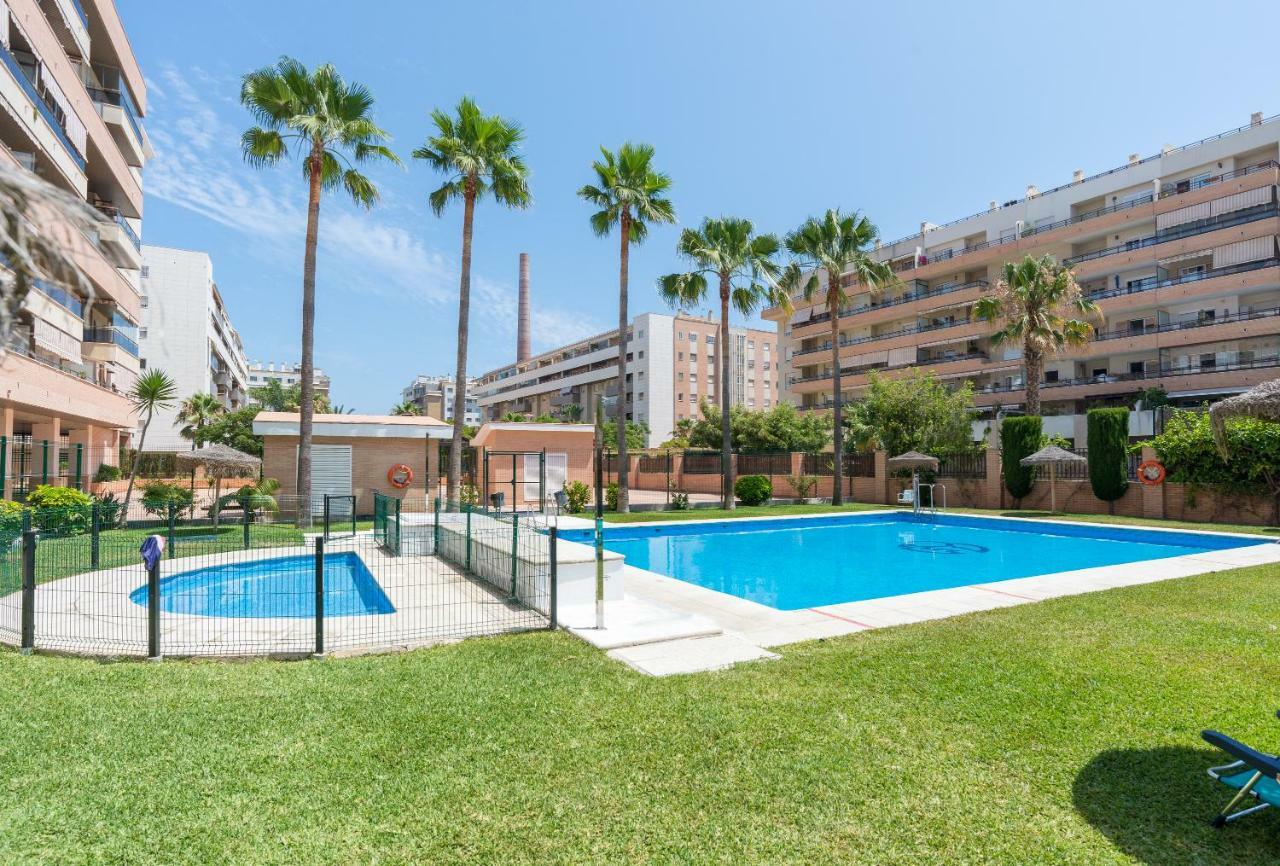 Apartamento El Sol De Poniente: A 1 Minuto De La Playa, Piscina, Parking