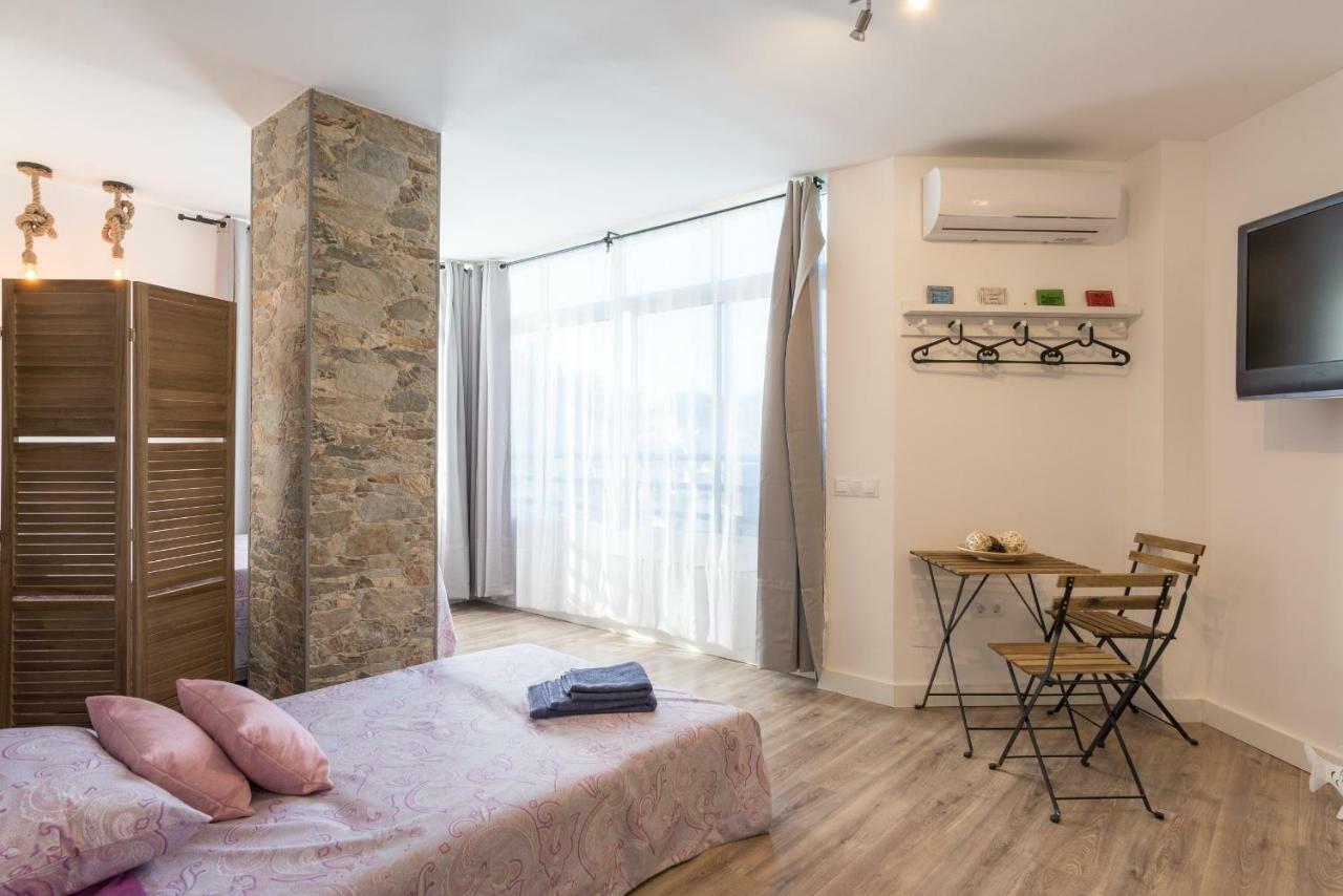 Apartamento Chanquete -el Dedo- Playa Estudio Con Vistas A Estrenar. Cama Doble + Sofa Cama Málaga