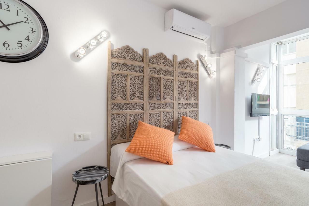 Mp2-bright Beachfront Studio Walk To Old Town Málaga