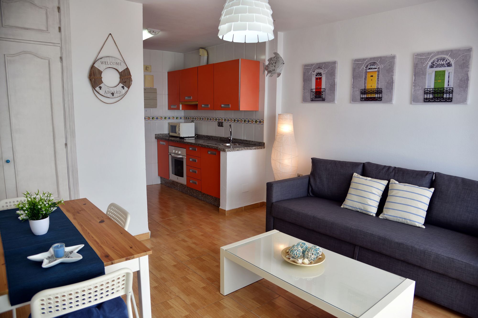 Cenacheros - Wondersisters Apartment