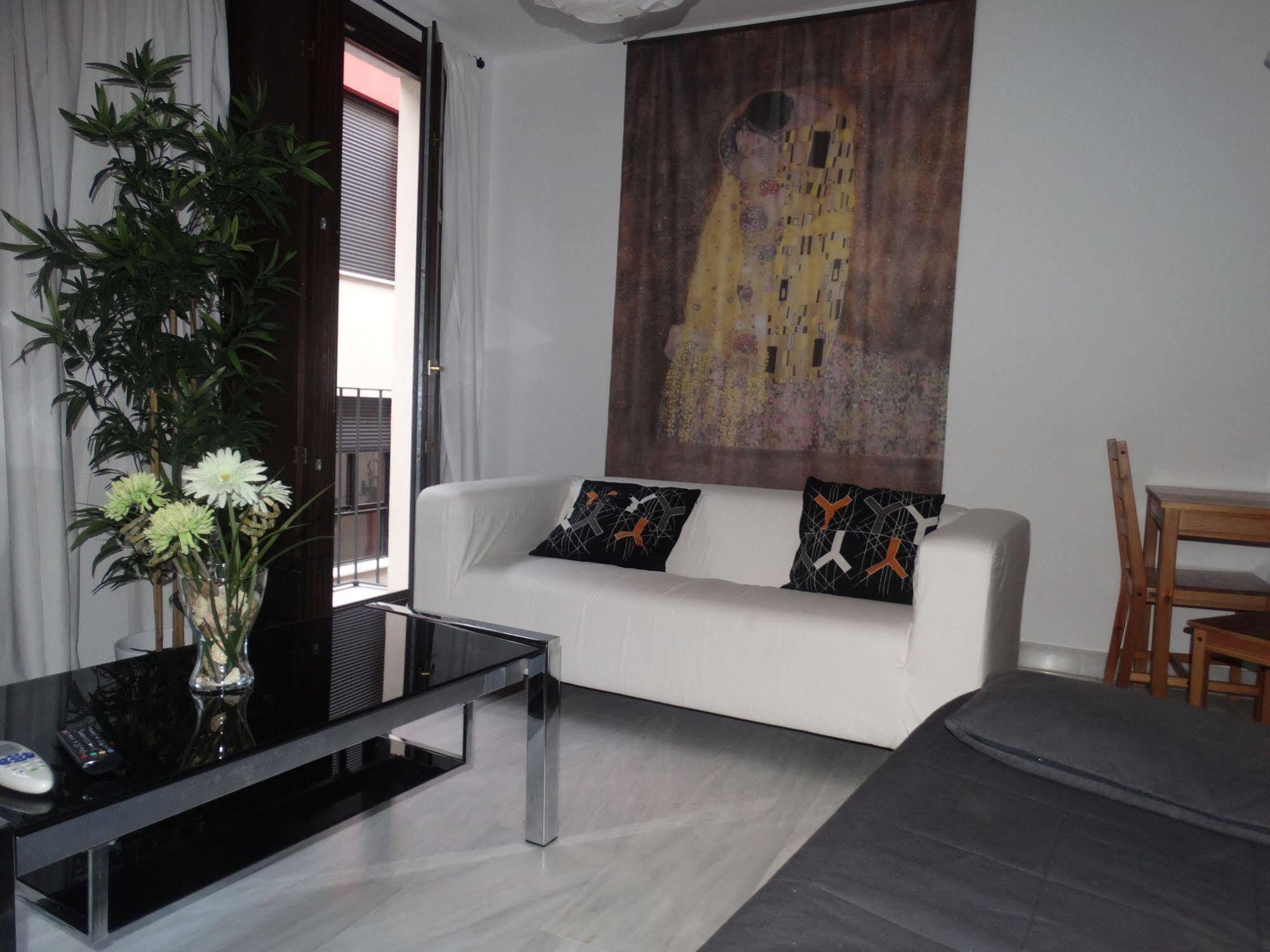 - Jinetes, 13 Apartamento *