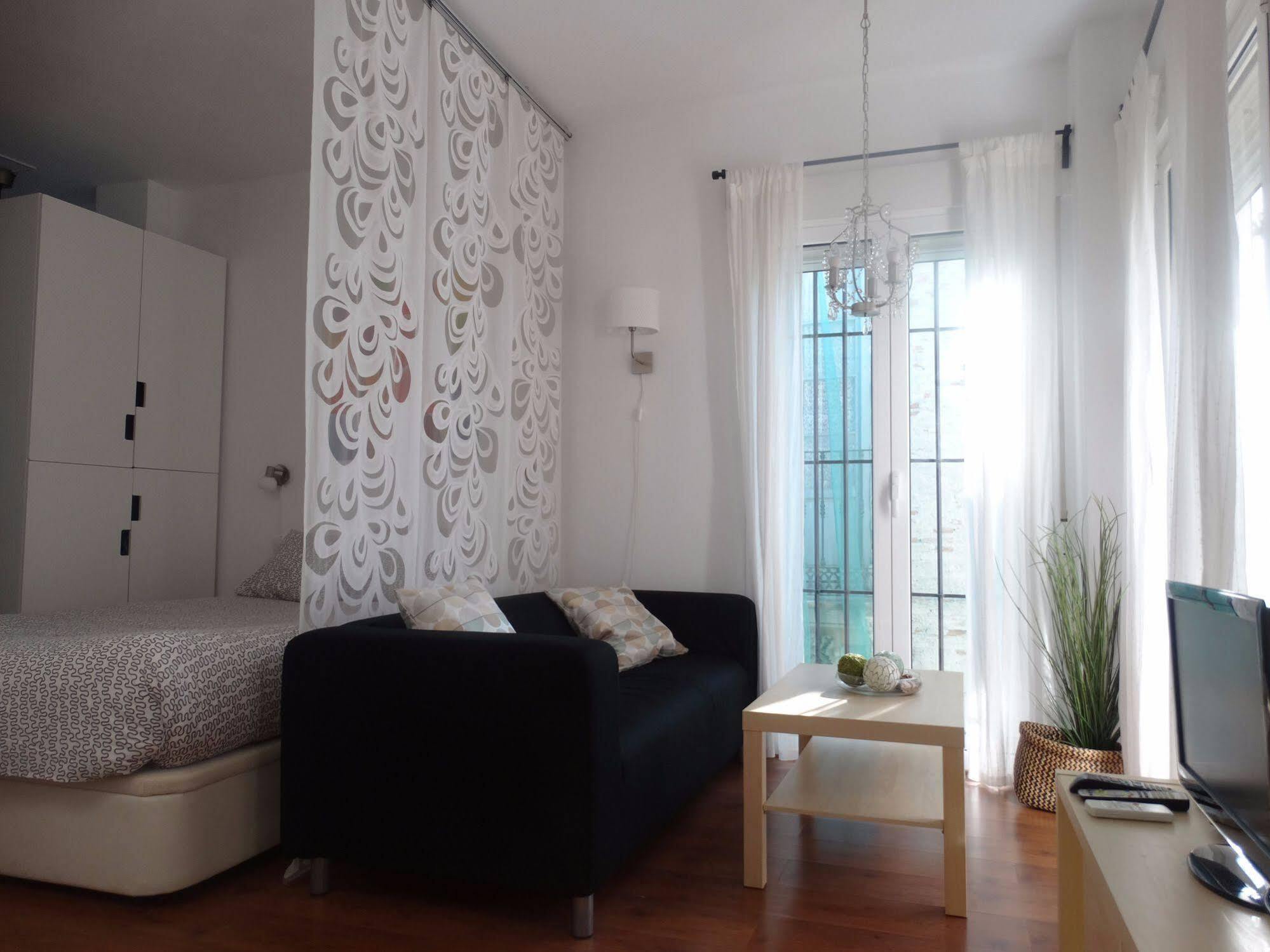 - Jinetes, 13 * Malaga
