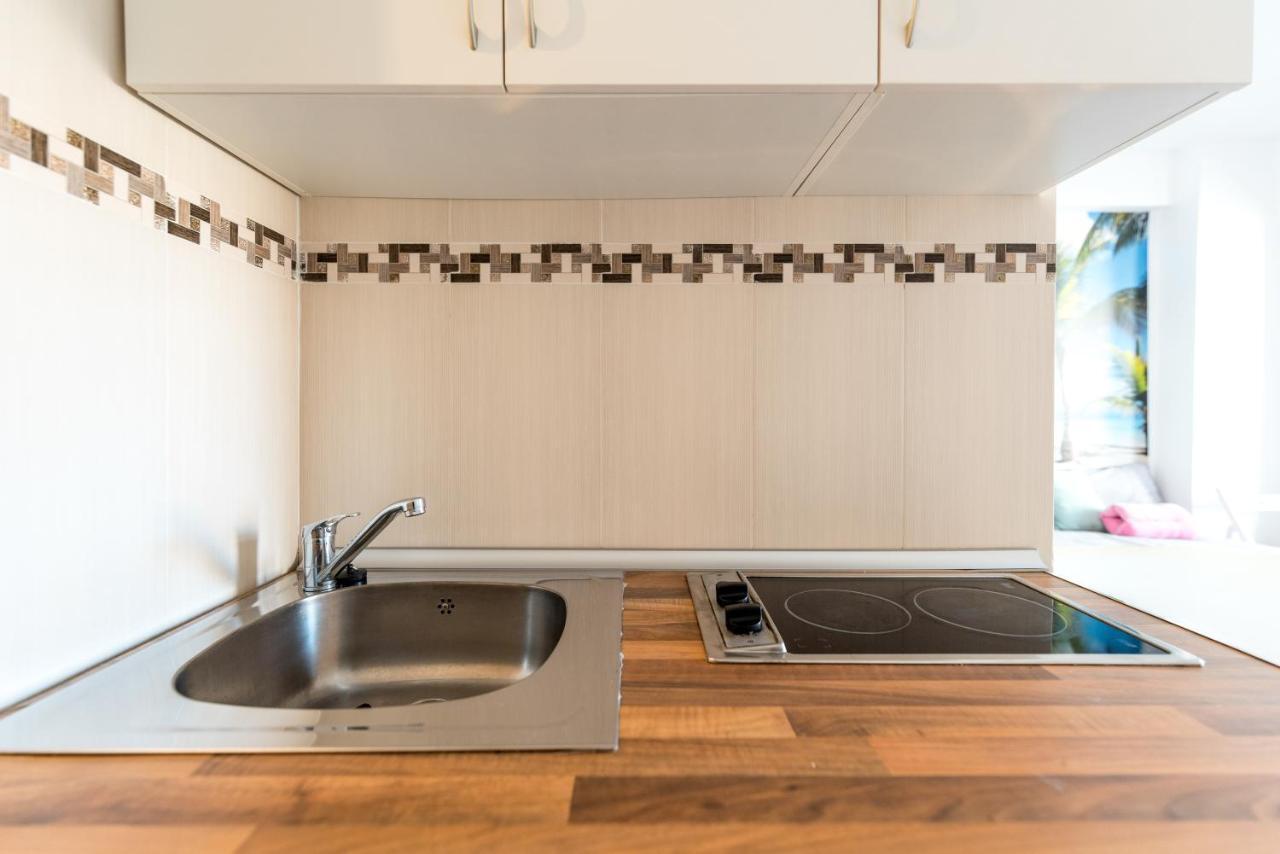 Apartamento Estudio En Paseo Marítimo Frente A La Playa Málaga