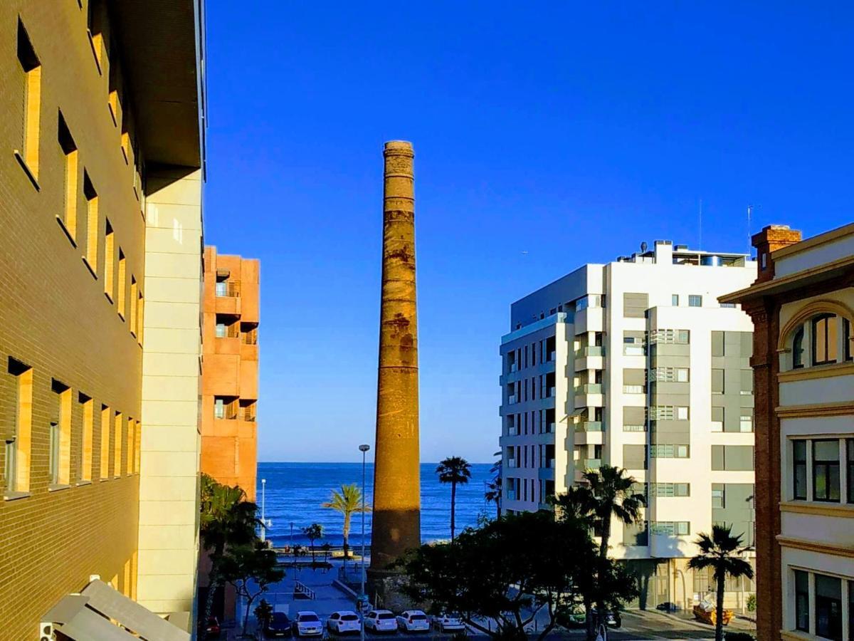 En La Playa! Parking, Wifi, Piscina, Aire Acondicionado Y Netflix!