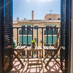 Malaga Centro Ii: Central And Bright Apartment With Balconies