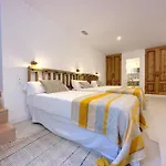 Villa Clavero Four Premium Apt