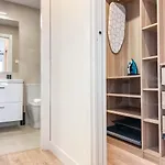 Modern Sky-Rise Living With Pool And Parking Rems