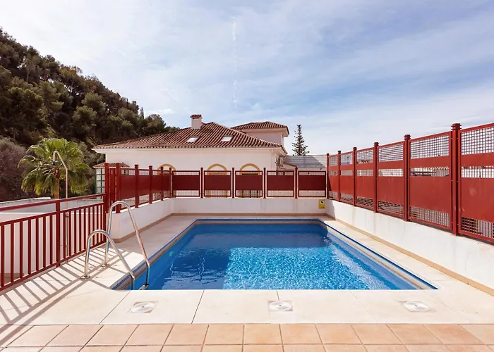 Piscina, Patio Privado Y Aparcamiento