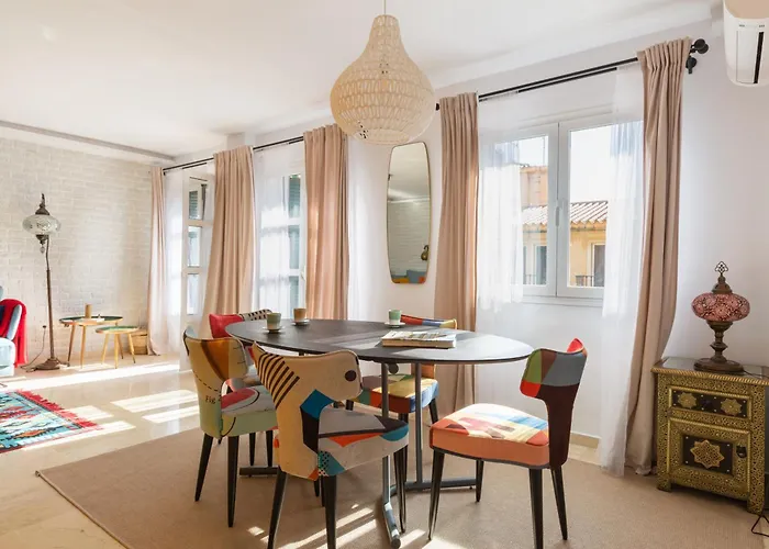 Malaga Centro Ii: Central And Bright Apartment With Balconies