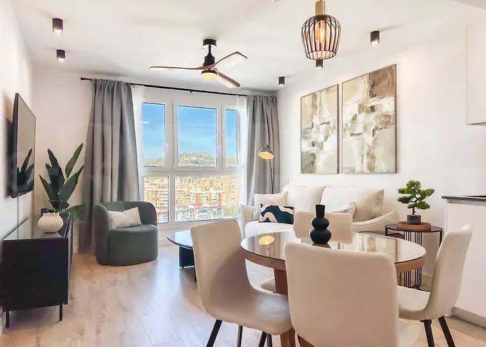 Modern Sky-Rise Living With Pool And Parking Rems