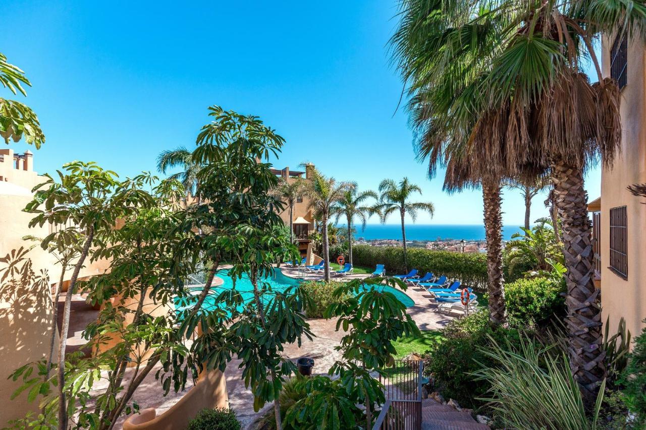 Townhouse With Great Sea Views In Riviera Del Sol Сasa de vacaciones