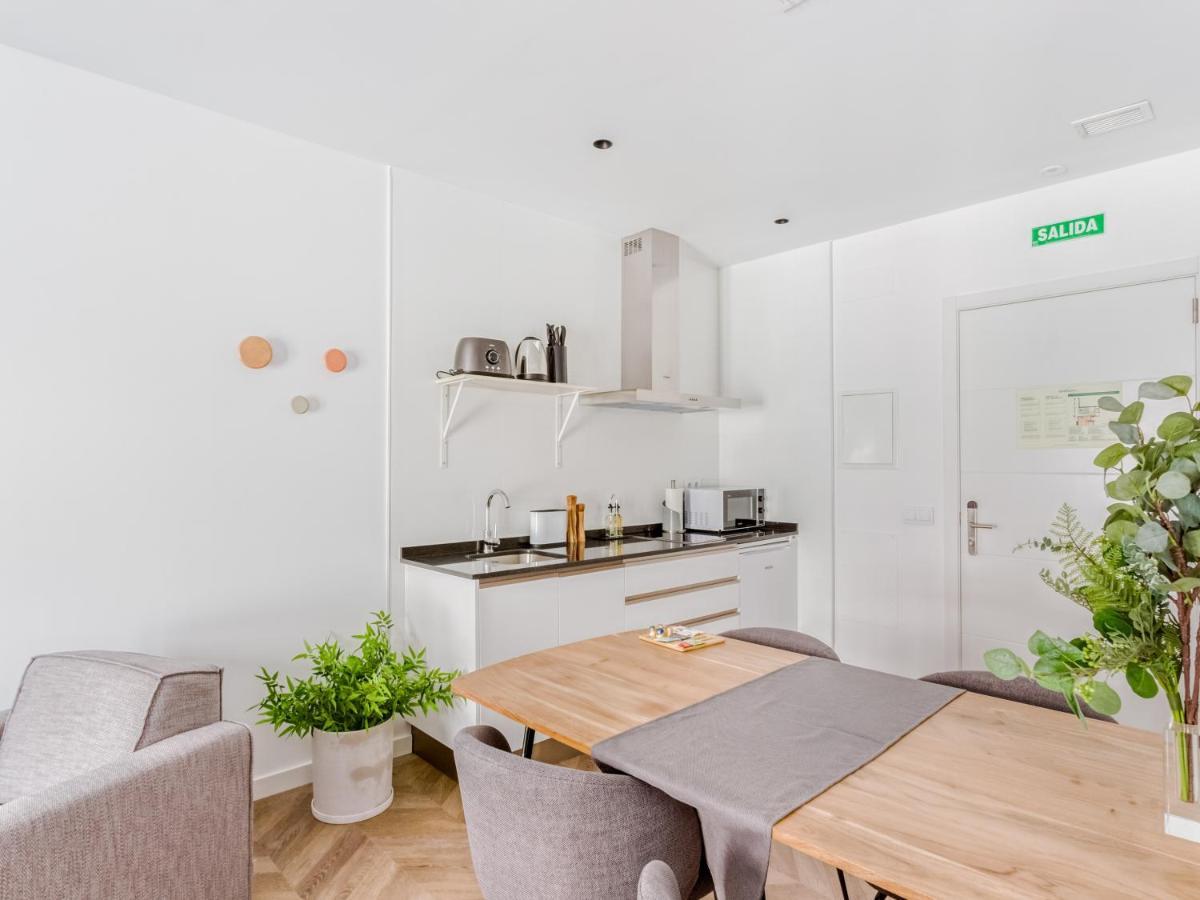 Limehome Calle Ancha Del Carmen Apartahotel