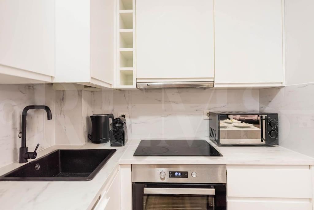 Contemporary Minimalist By Rems Apartamento