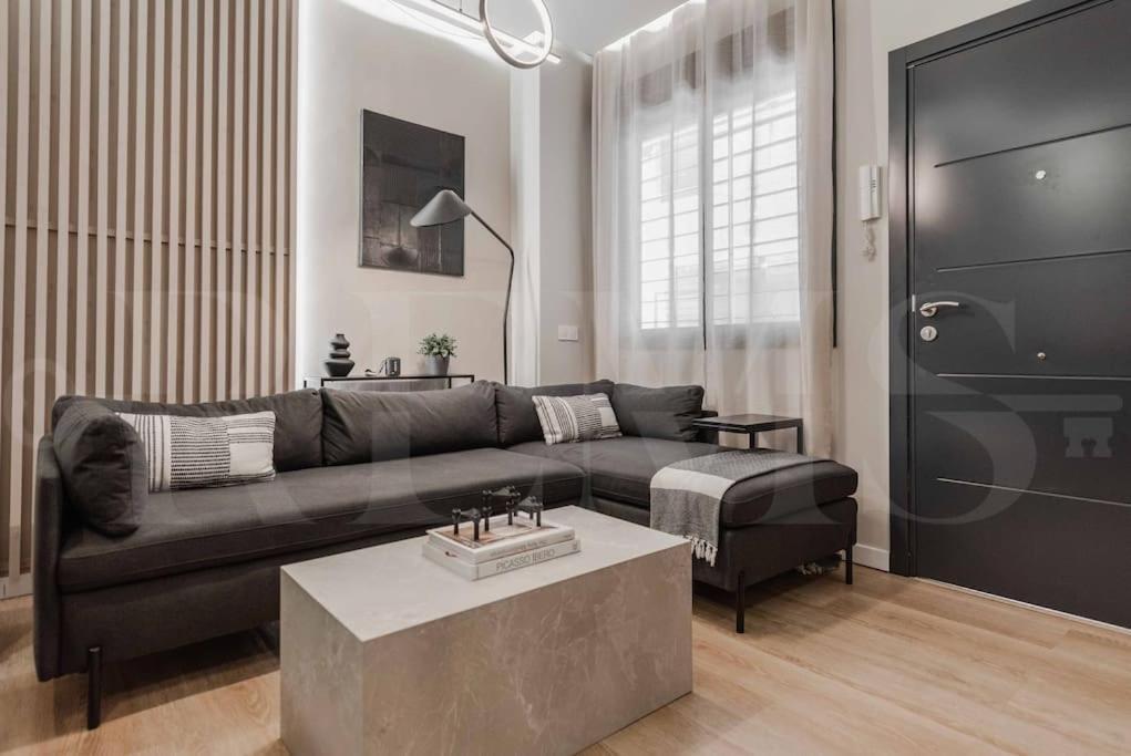 Contemporary Minimalist By Rems Apartamento
