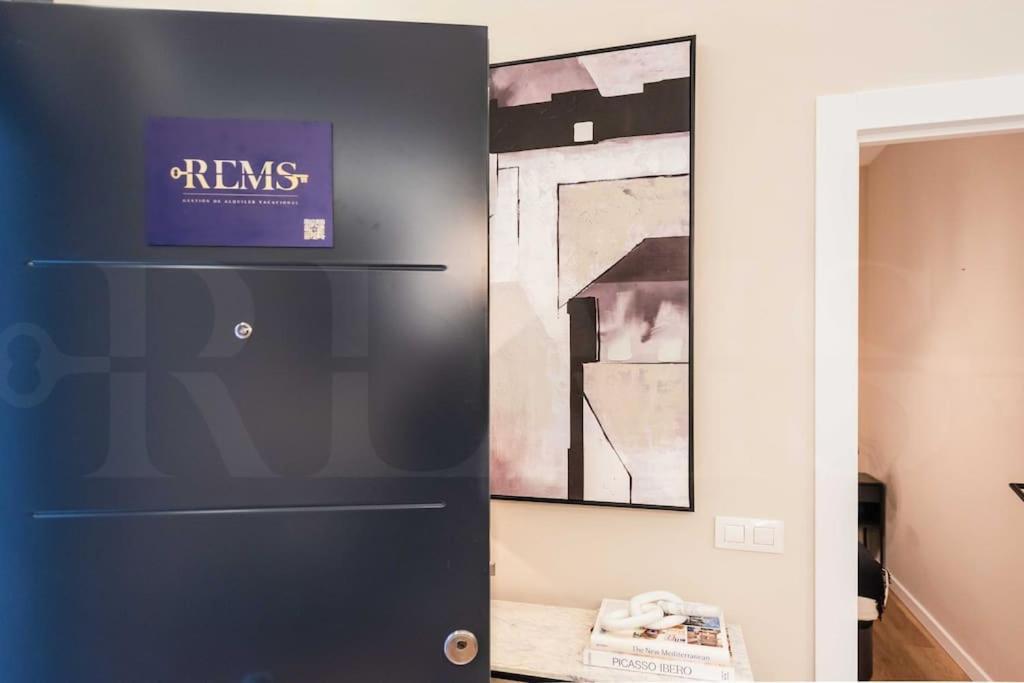 Contemporary Minimalist By Rems * Málaga