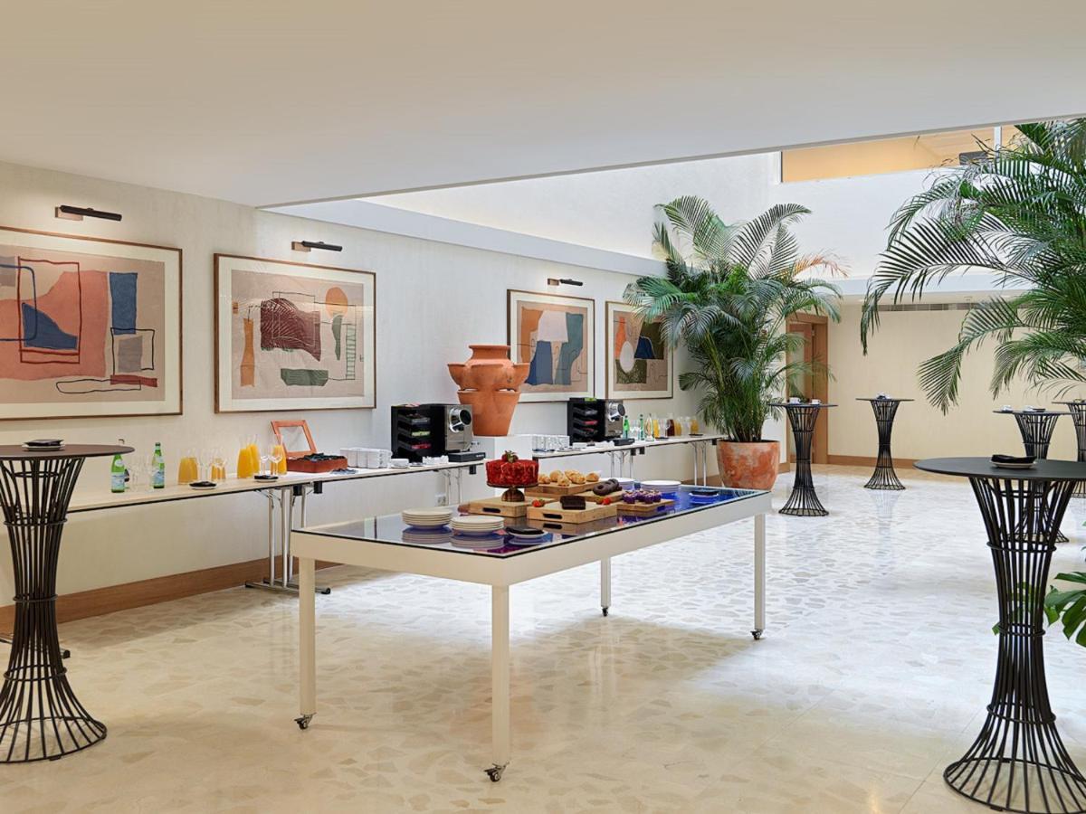Hotel H10 Croma 4*