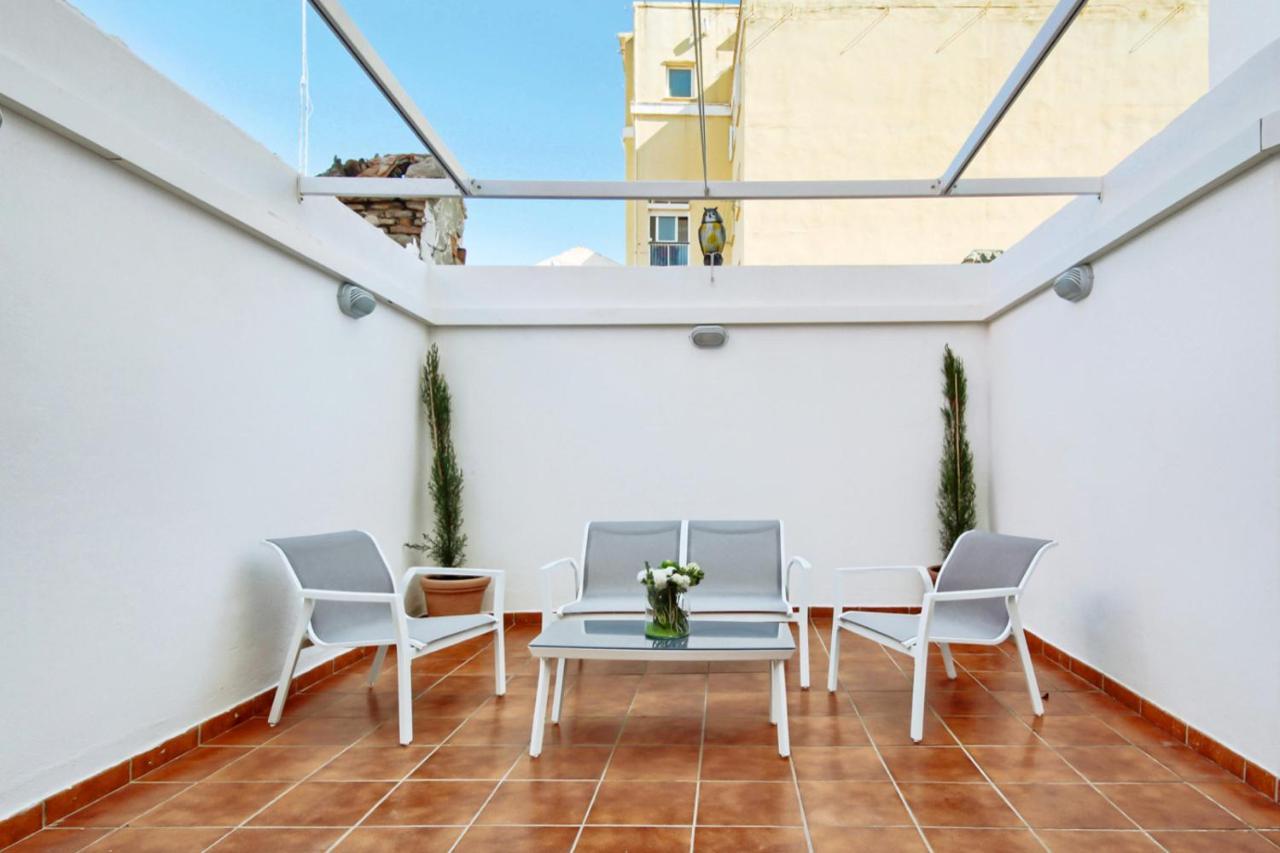 Amplio Piso Con Terraza * Málaga