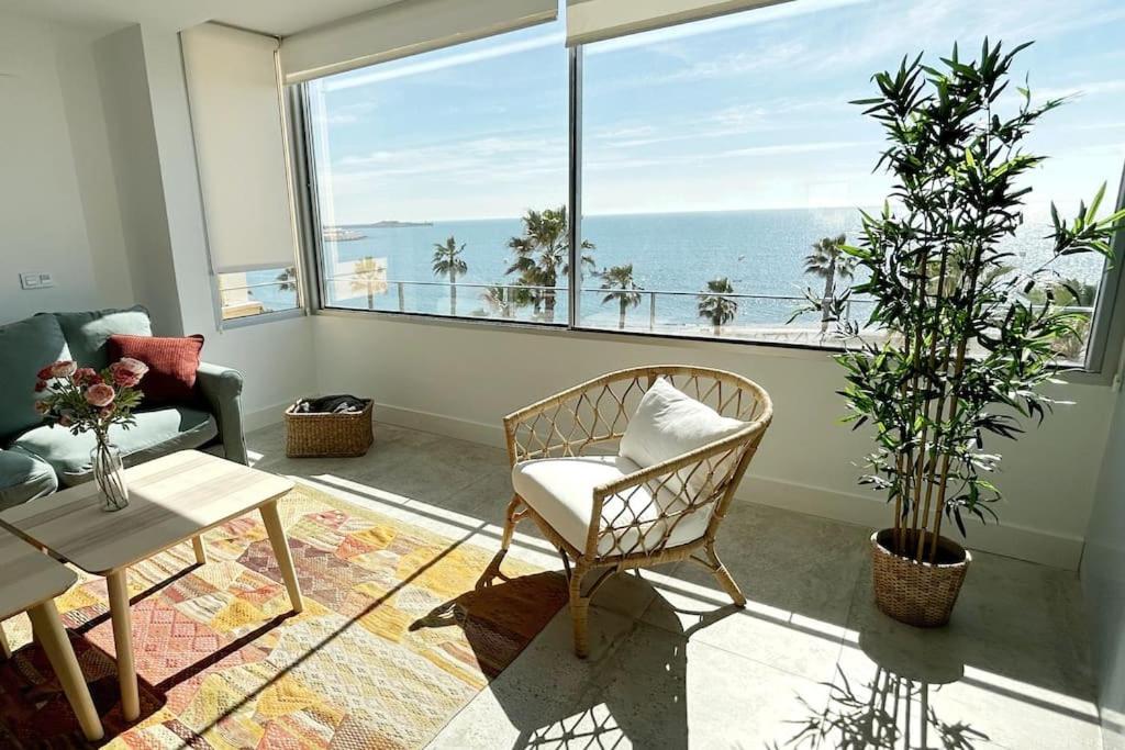 Moderno Y Completo Frente Al Mar Apartamento