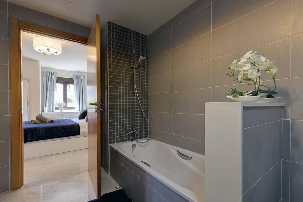 Apartamento Stunning Modern Townhouse In Riviera Del Sol Málaga