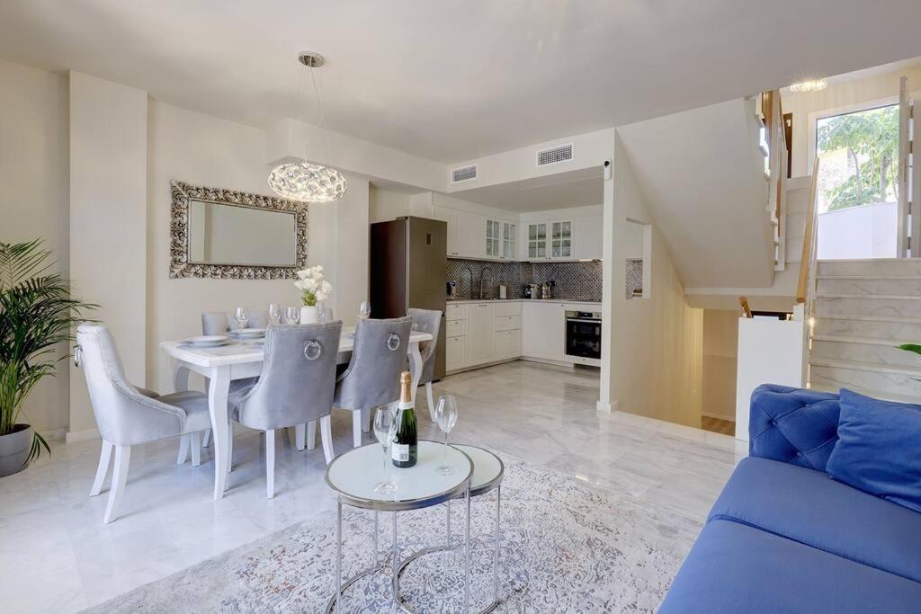 Stunning Modern Townhouse In Riviera Del Sol *