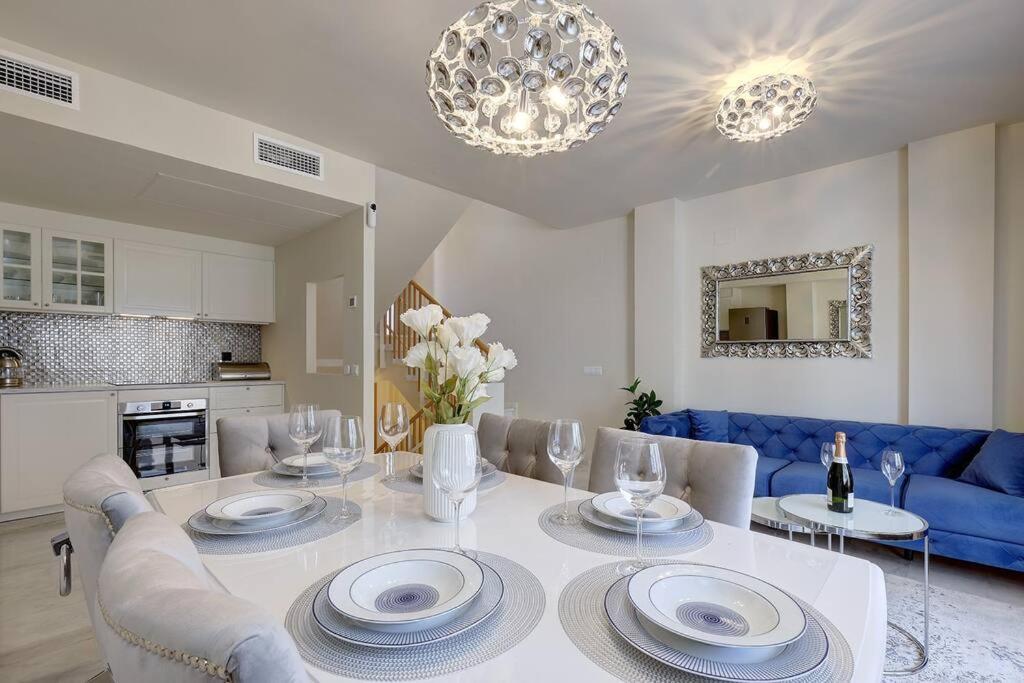 Stunning Modern Townhouse In Riviera Del Sol Apartamento