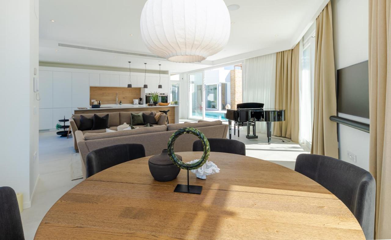 Сasa de vacaciones Unique & Luxurious With Heated Pool, Gym & C *