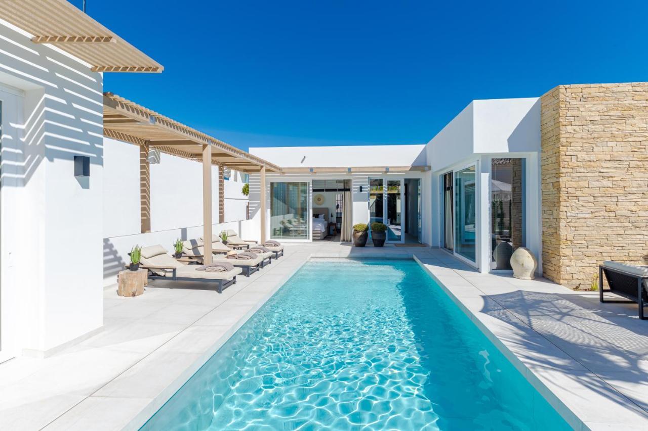 Unique & Luxurious With Heated Pool, Gym & C