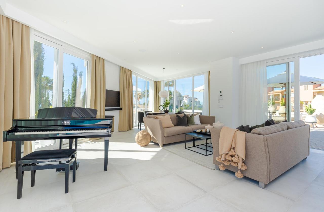 Unique & Luxurious With Heated Pool, Gym & C