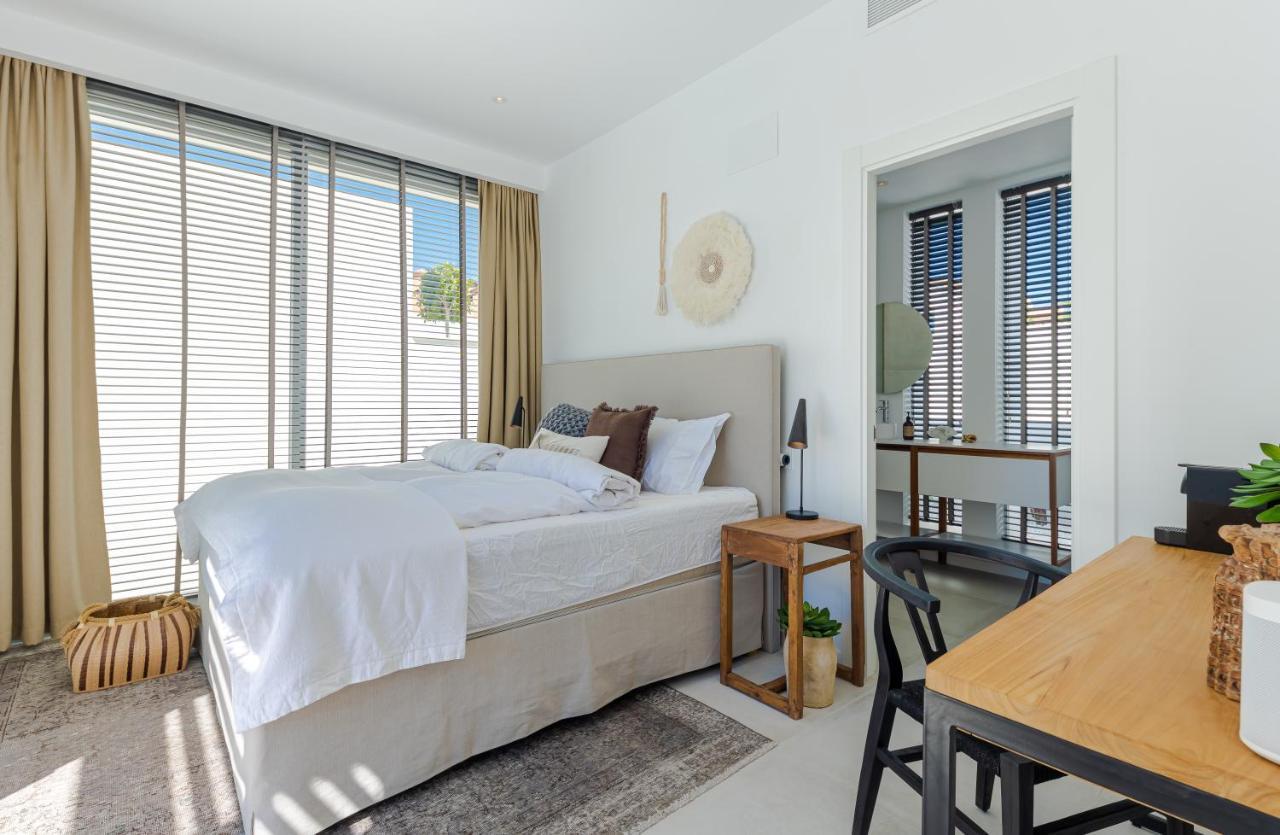 Unique & Luxurious With Heated Pool, Gym & C