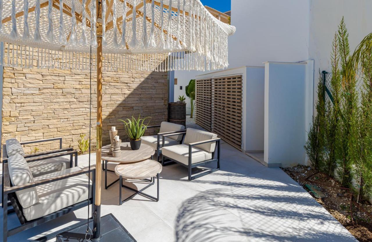 Unique & Luxurious With Heated Pool, Gym & C