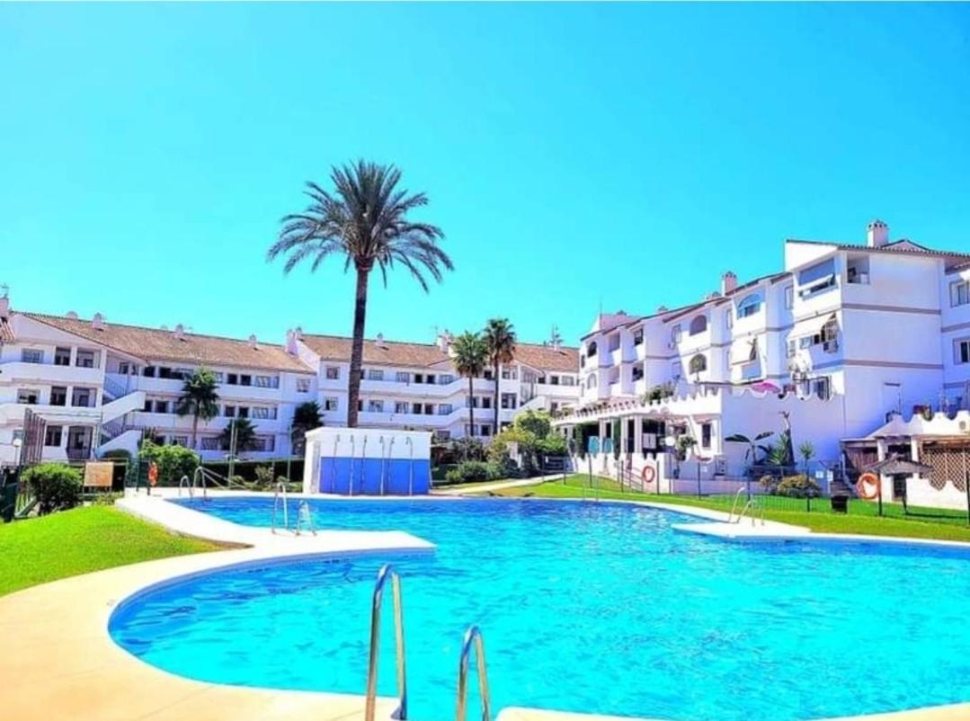 En Mijas Con Terraza, Capacidad 5 Personas Con Piscina De Temporada Apartamento Málaga